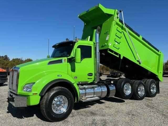 2023 Kenworth T880 image 1