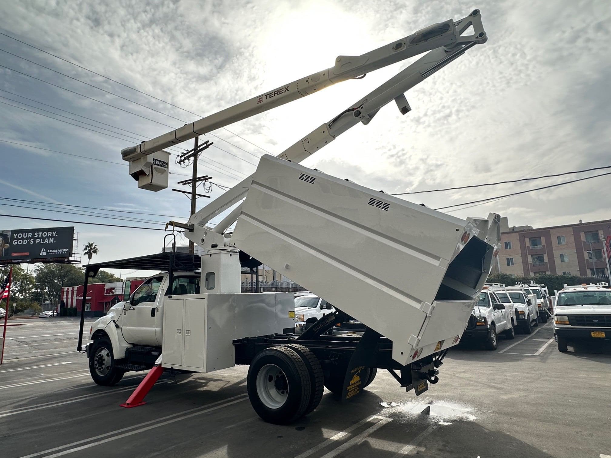 2010 Ford F-750 Forestry Tree Truck image 5