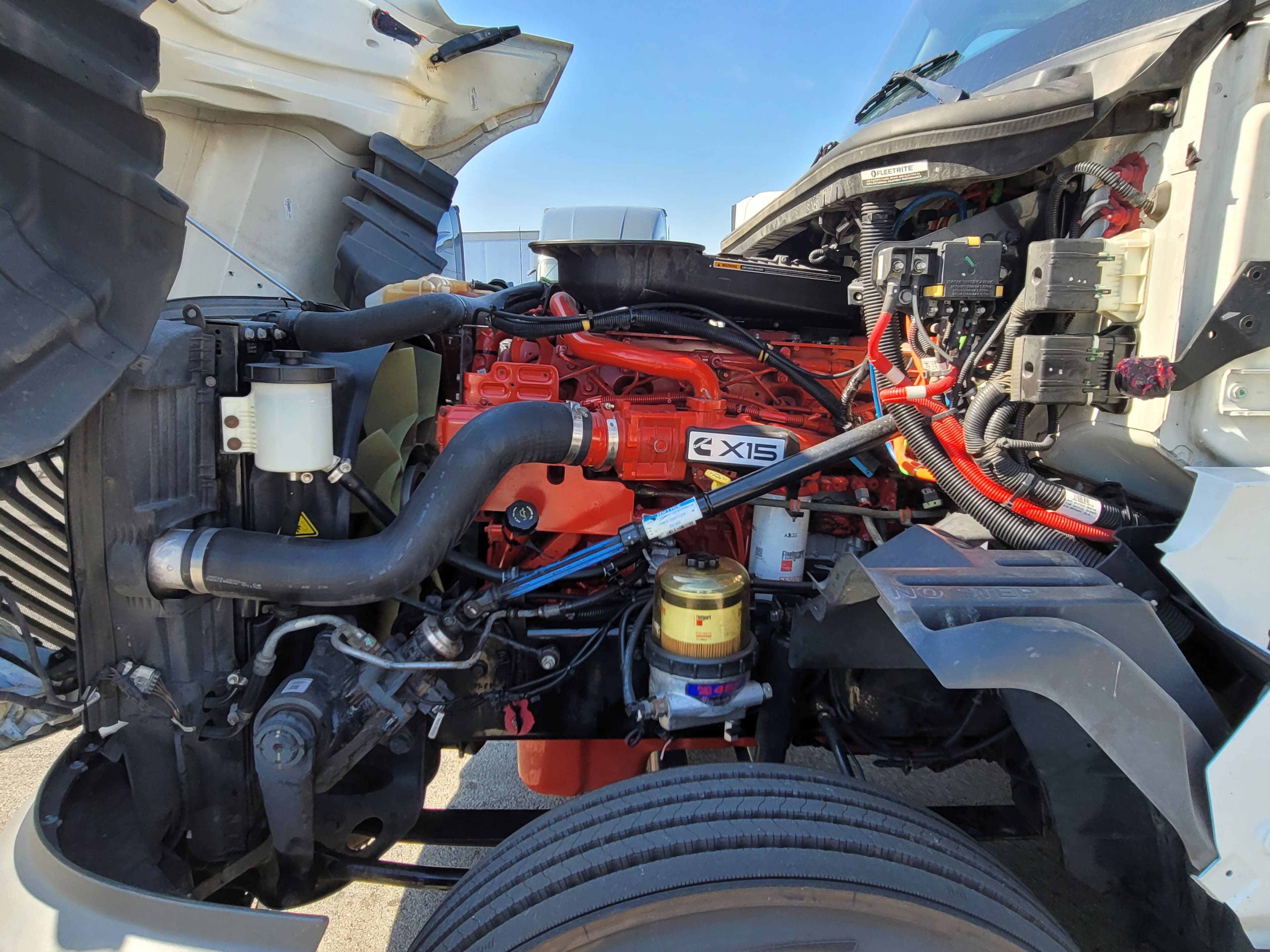 2022 International LT image 6