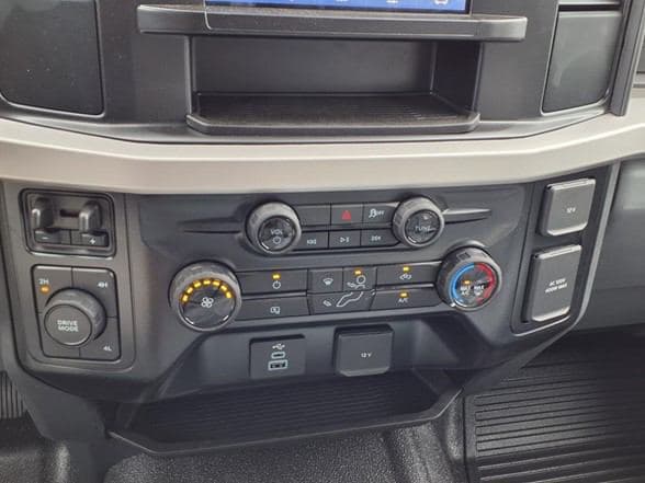 2025 Ford F600 image 14