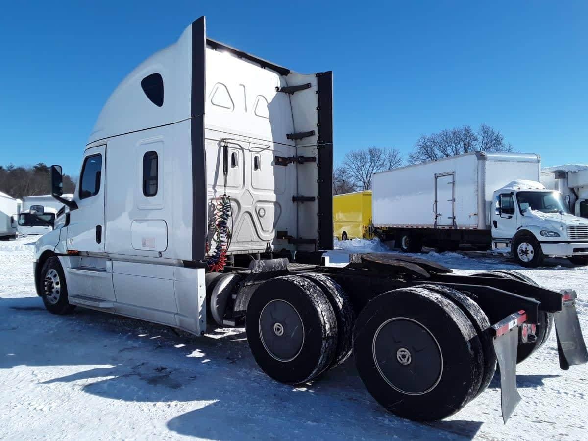 2020 Freightliner Cascadia 126 Sleeper Semi Truck - 72" Condo Sleeper, 455HP, 10 Speed Manual image 6