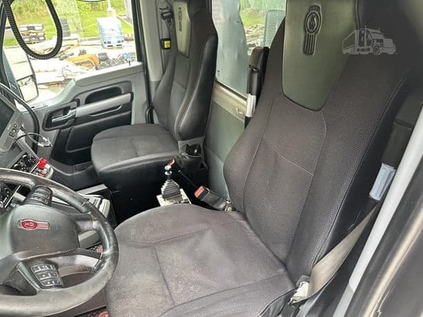 2021 Kenworth T880 image 3