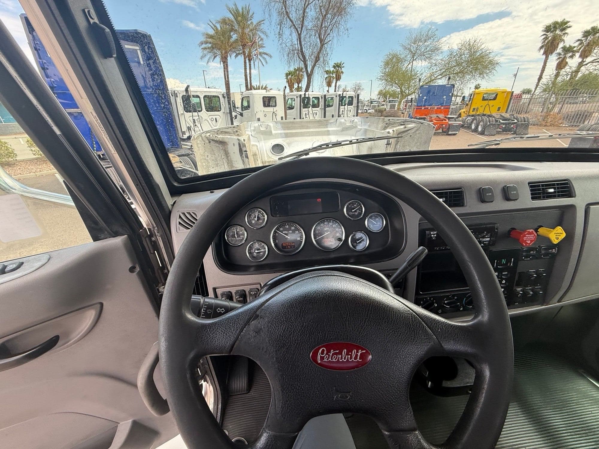 2019 Peterbilt 337 image 10