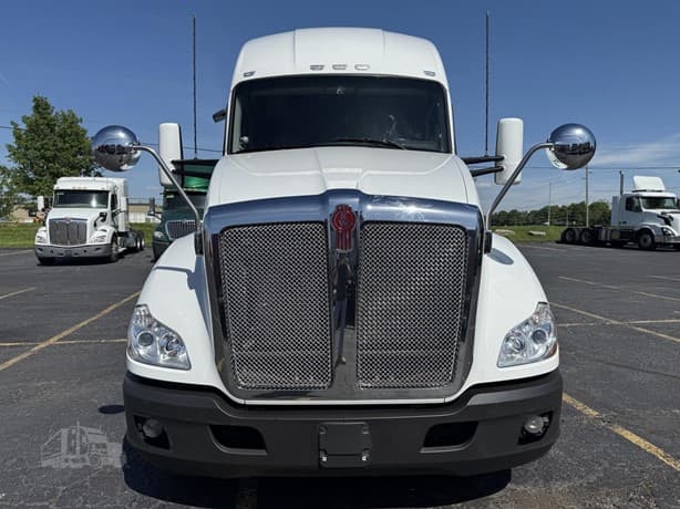 2021 Kenworth T680 image 10