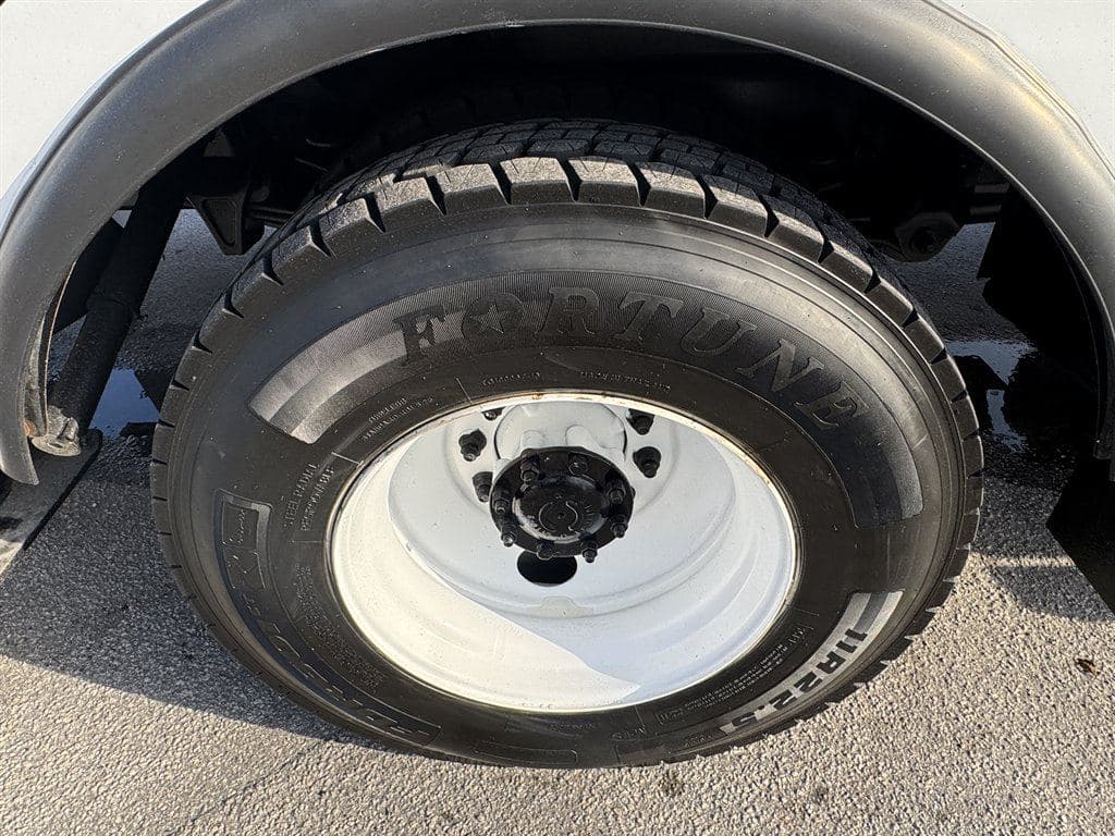 2016 Freightliner M2 106 image 35