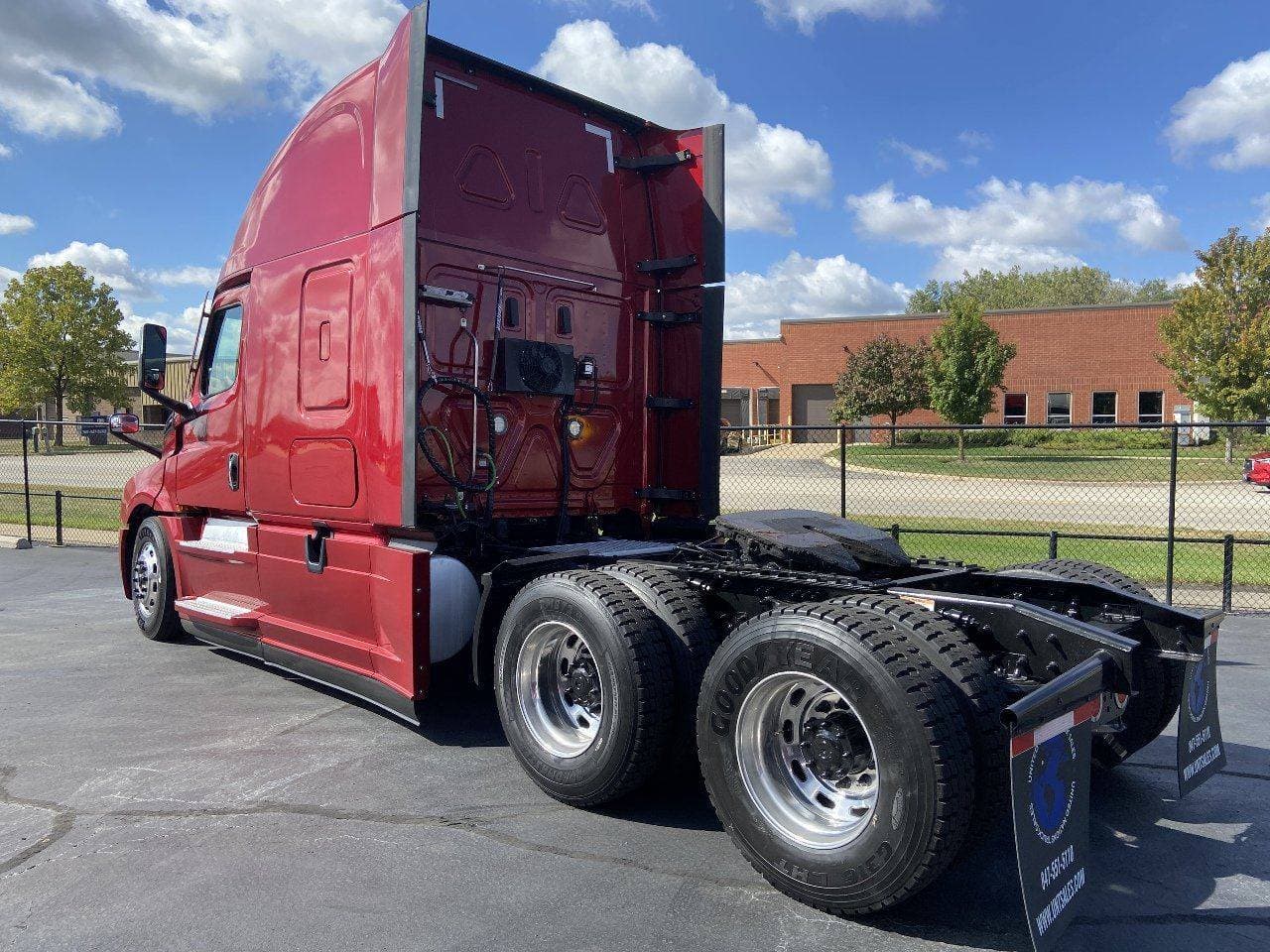 2020 FREIGHTLINER Cascadia CA126 Tandem Axle Sleeper image 9