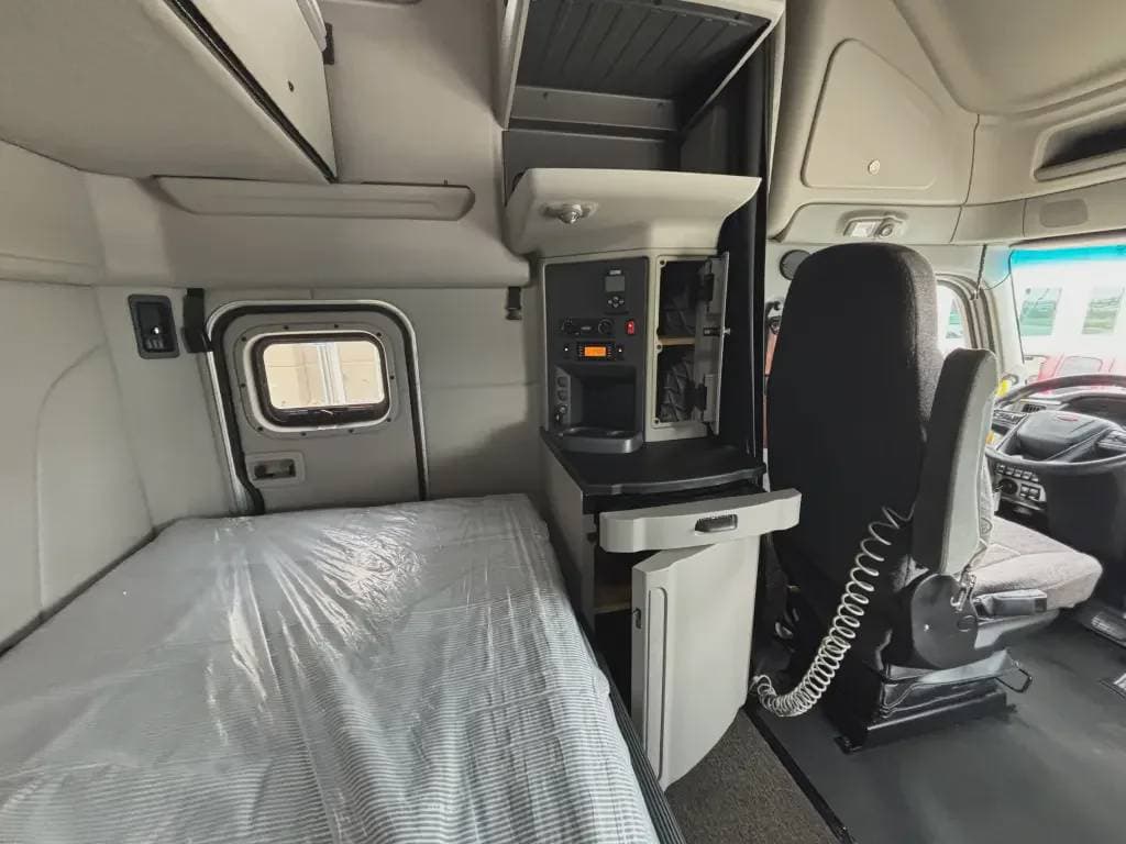 2022 Peterbilt 579 image 6