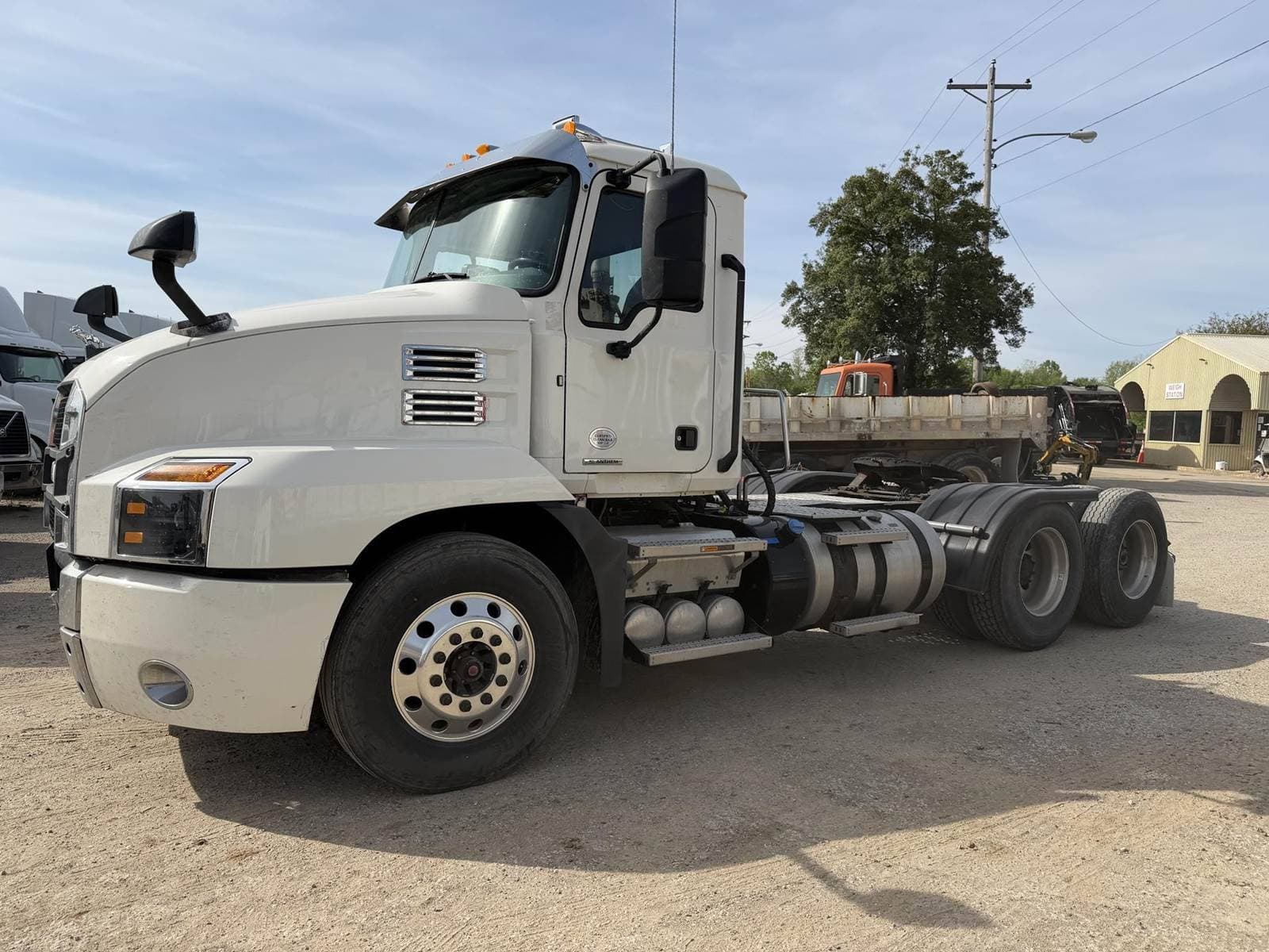 2019 Mack Anthem 64T Day Cab Truck - MP7 425HP, 12 Speed M Drive Amt image 1