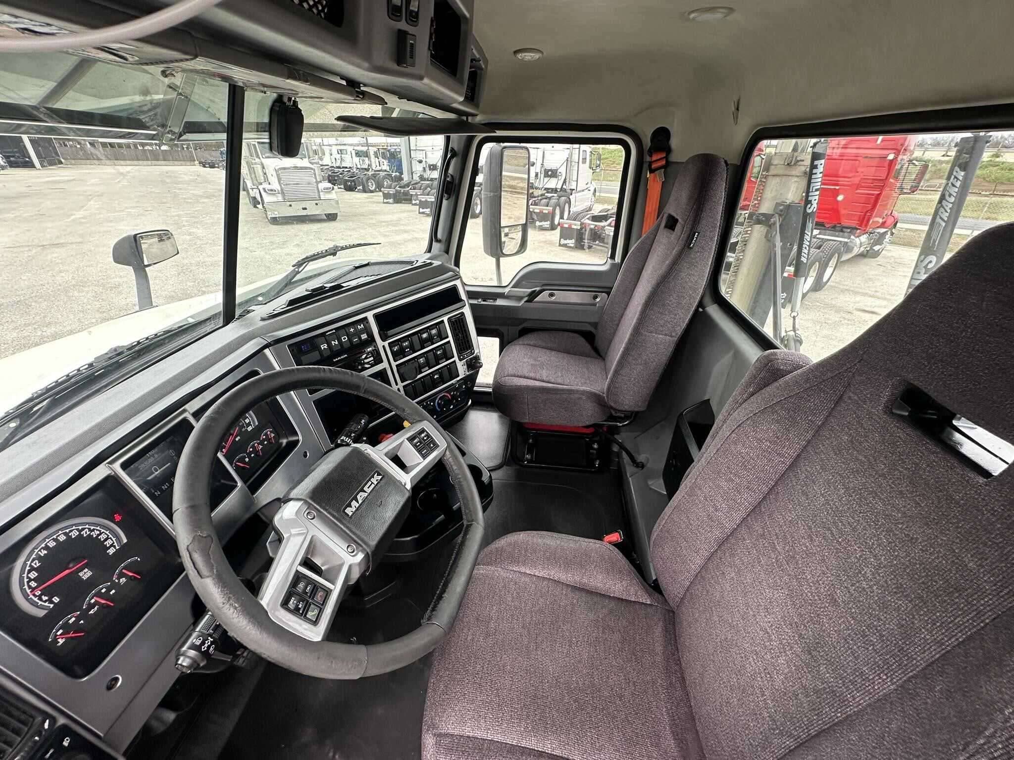 Used 2020 MACK ANTHEM Conventional - Day Cab in Tye, TX image 7