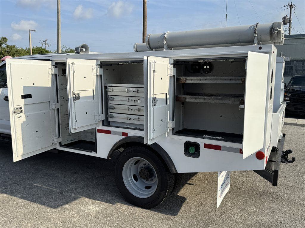 2018 Ford F550 image 26
