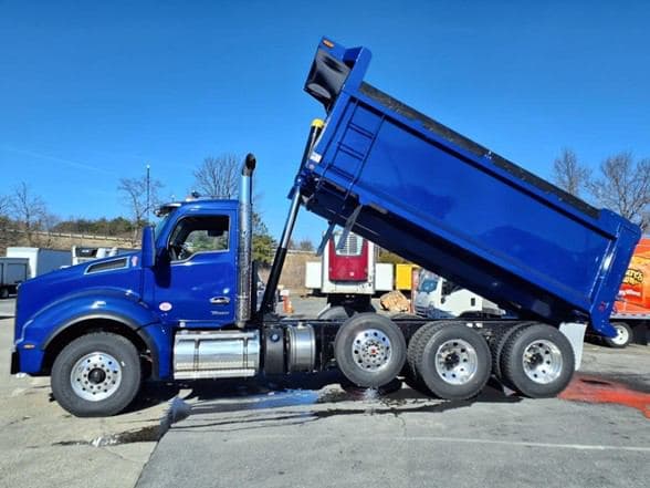 2025 Kenworth T880 image 15