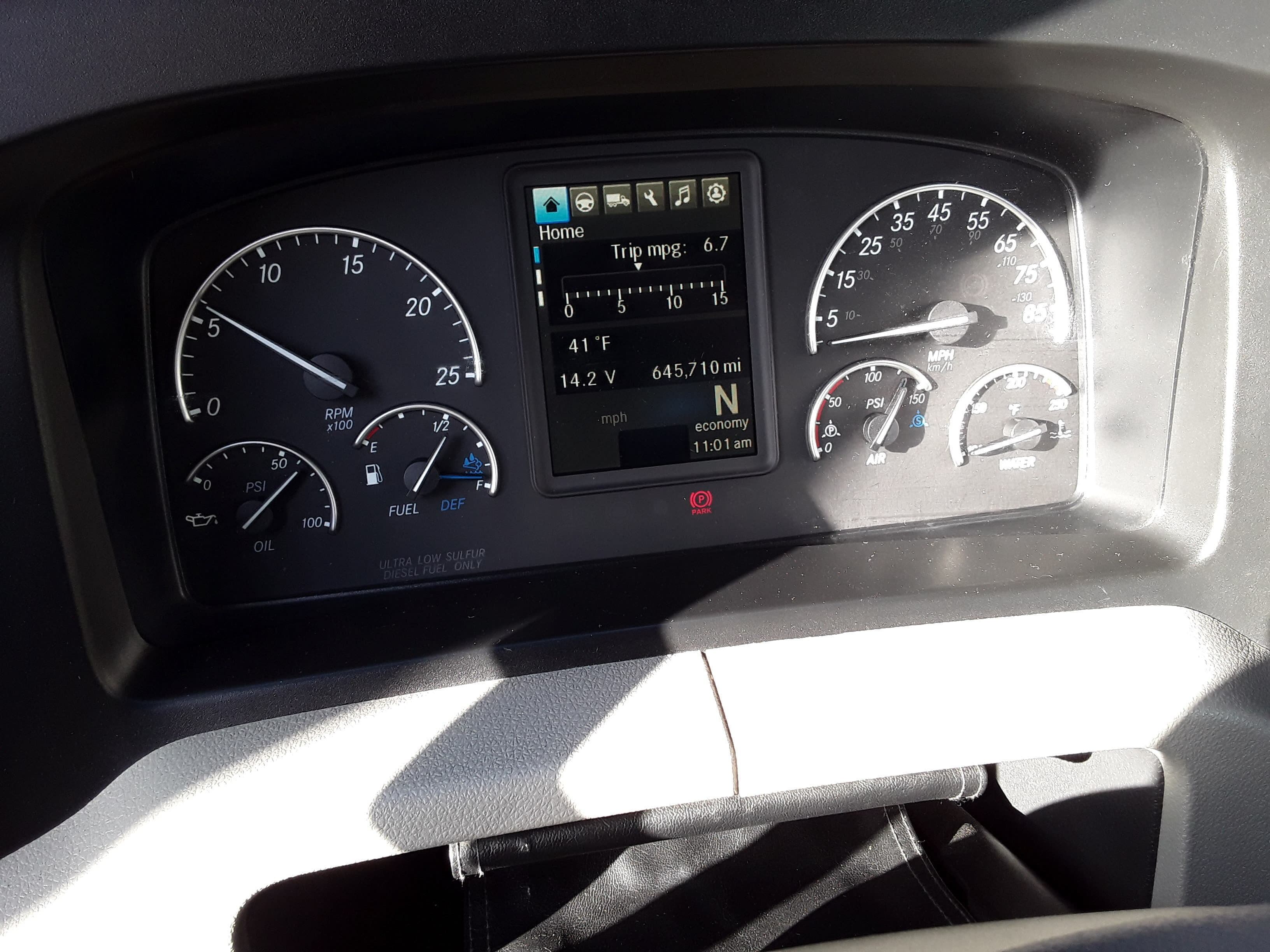 Used 2020 FREIGHTLINER Conventional - Day Cab - CASCADIA 126  image 6