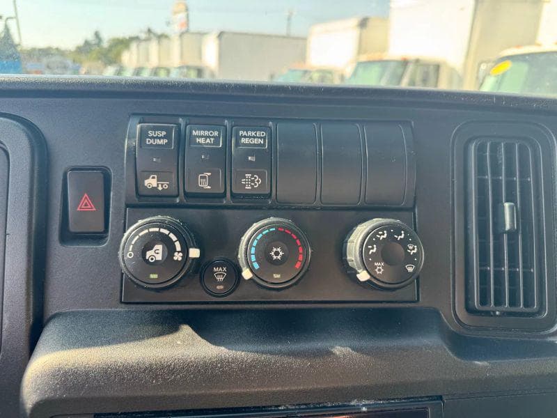 2020 International MV607 image 28