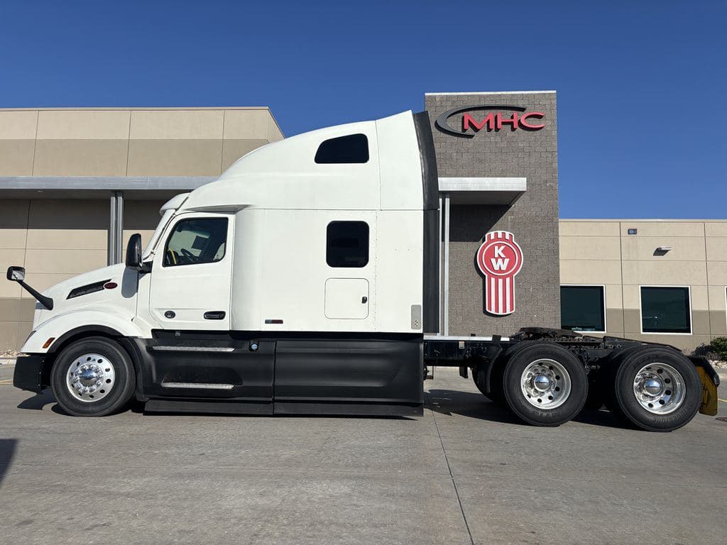 Used 2024 PETERBILT 579 image 10