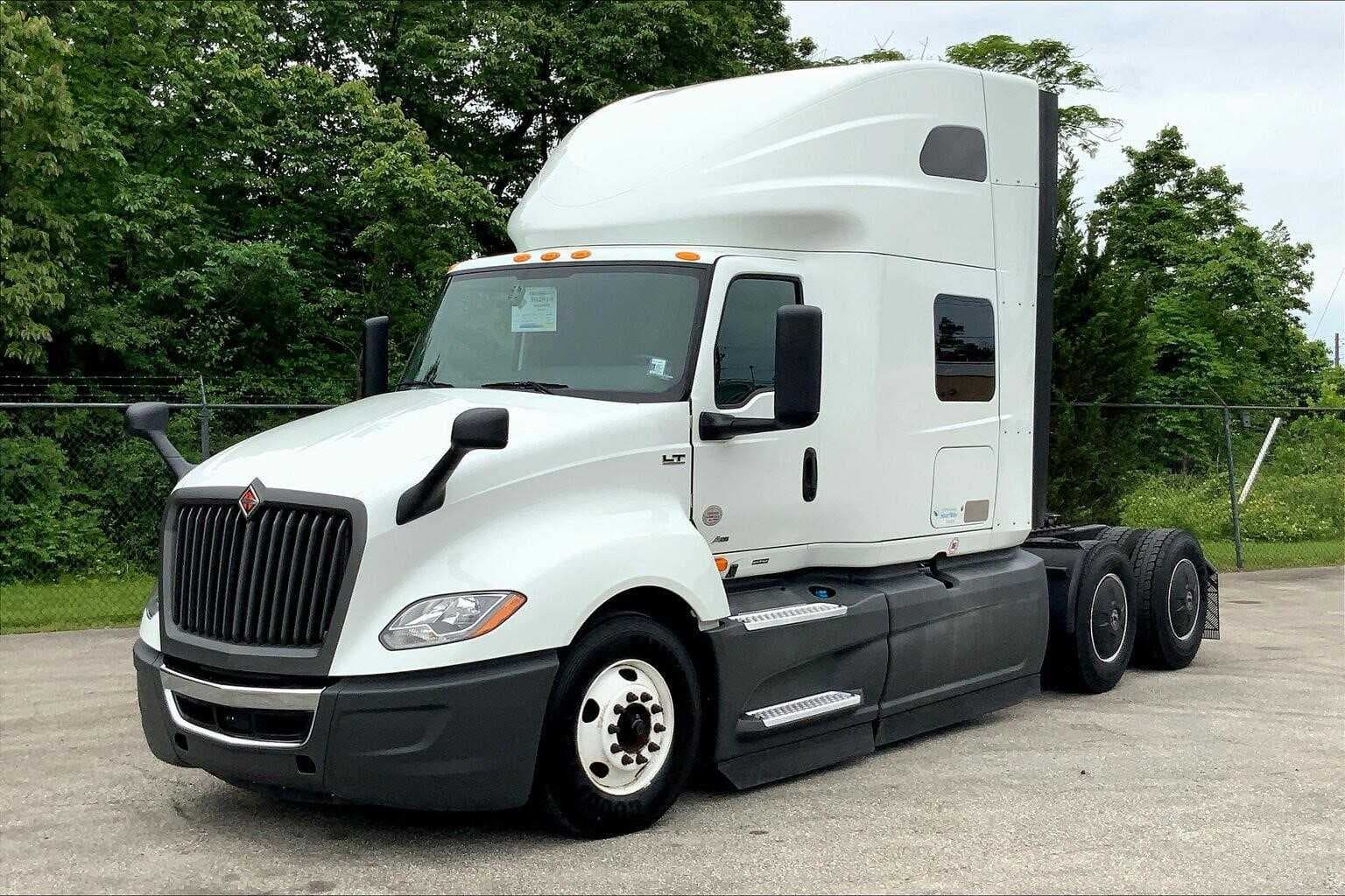 2021 International LT625 image 3