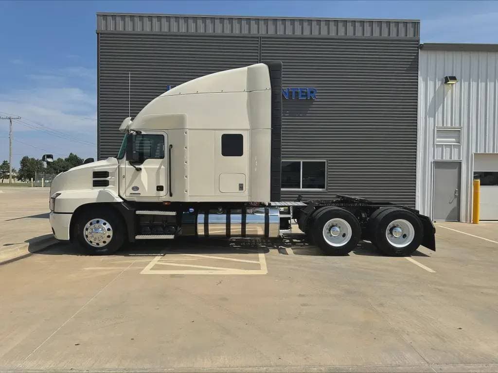 Used 2023 MACK Conventional - Sleeper Truck image 5