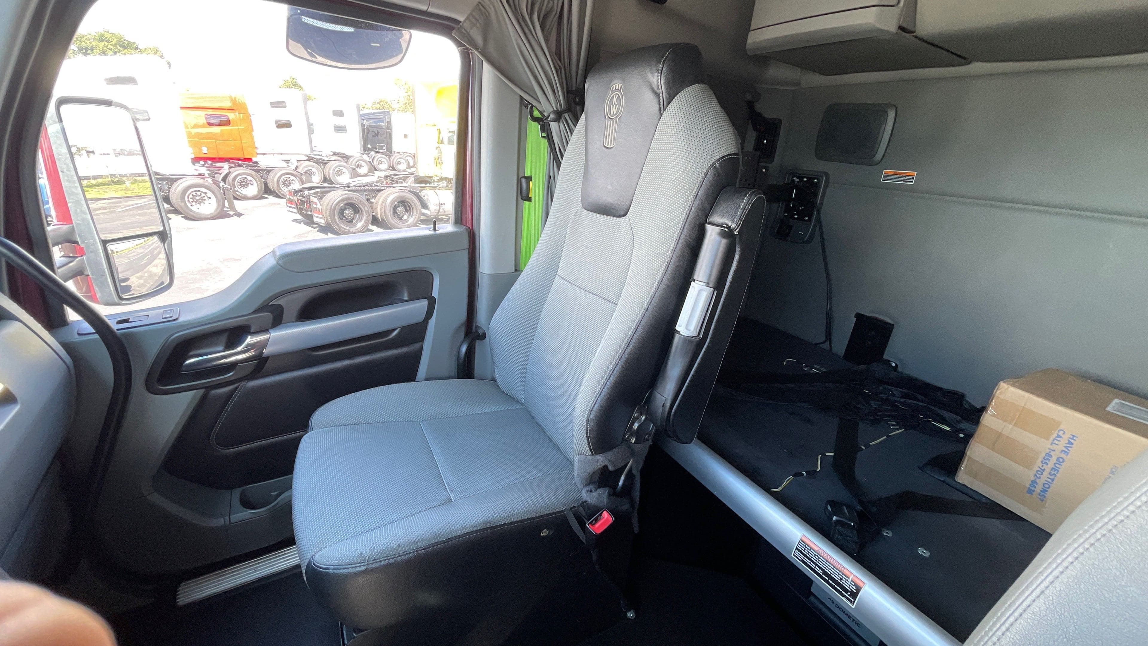 2021 Kenworth T680 image 16
