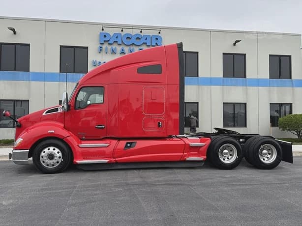 2021 Kenworth T680 image 2