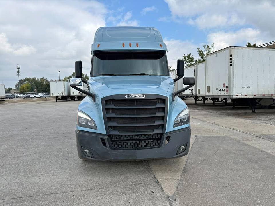 2020 Freightliner Cascadia image 1