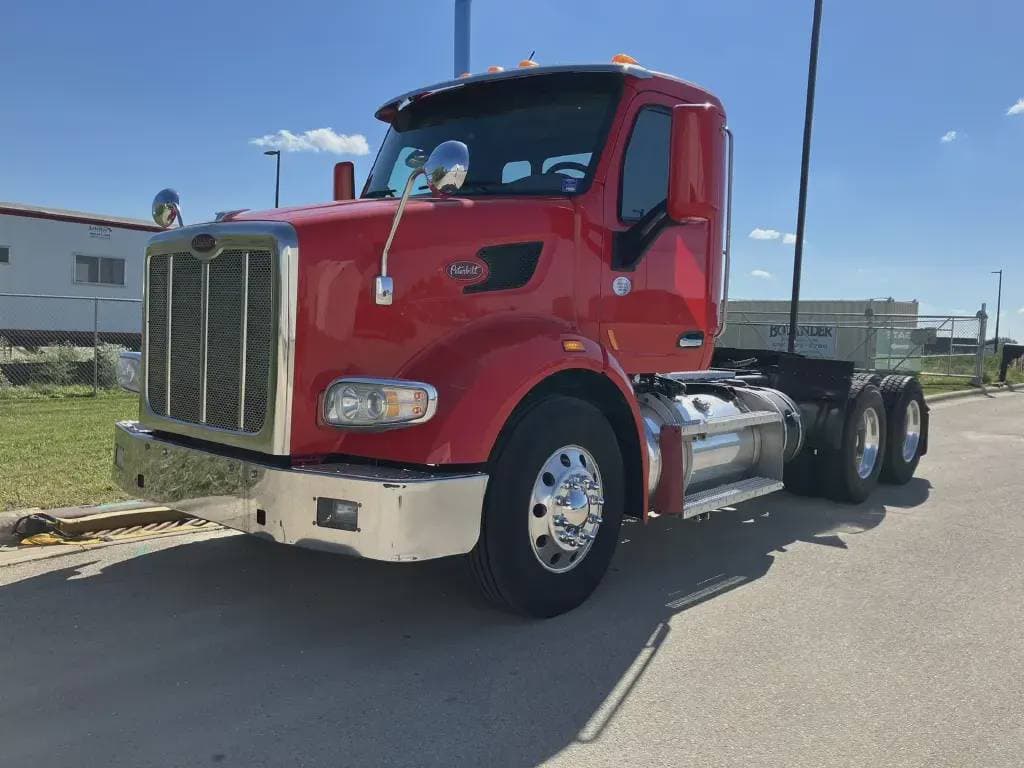 2022 Peterbilt 567 image 1