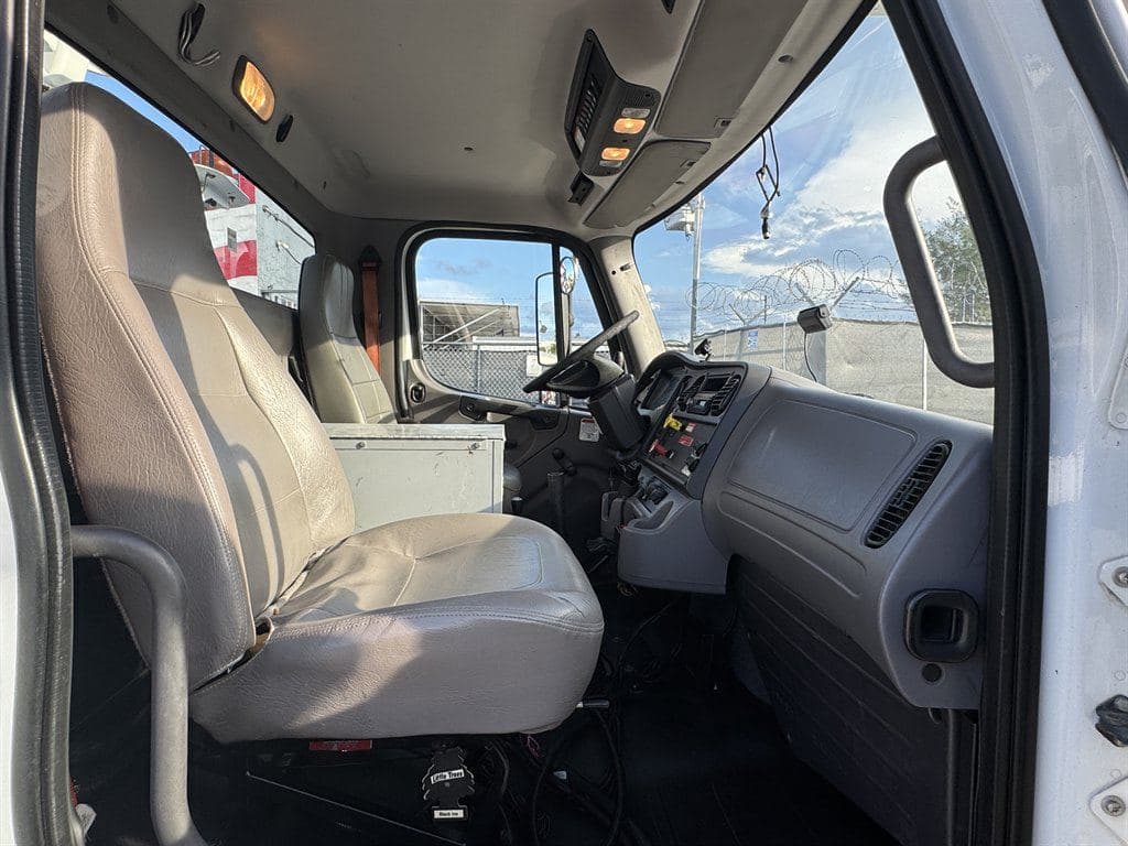 2016 Freightliner M2 106 image 54