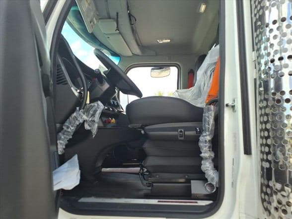 2025 Kenworth T880 image 17