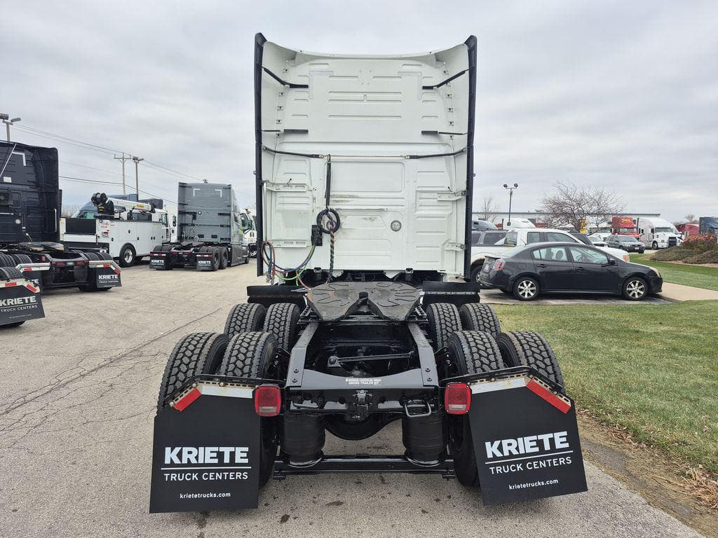 2023 Volvo VNL64T760 image 4