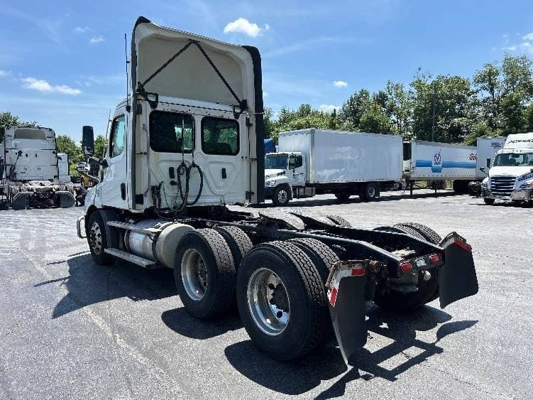 2022 Freightliner Cascadia image 5