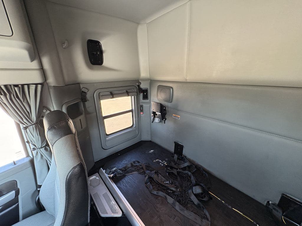 Used 2020 KENWORTH T880 image 27
