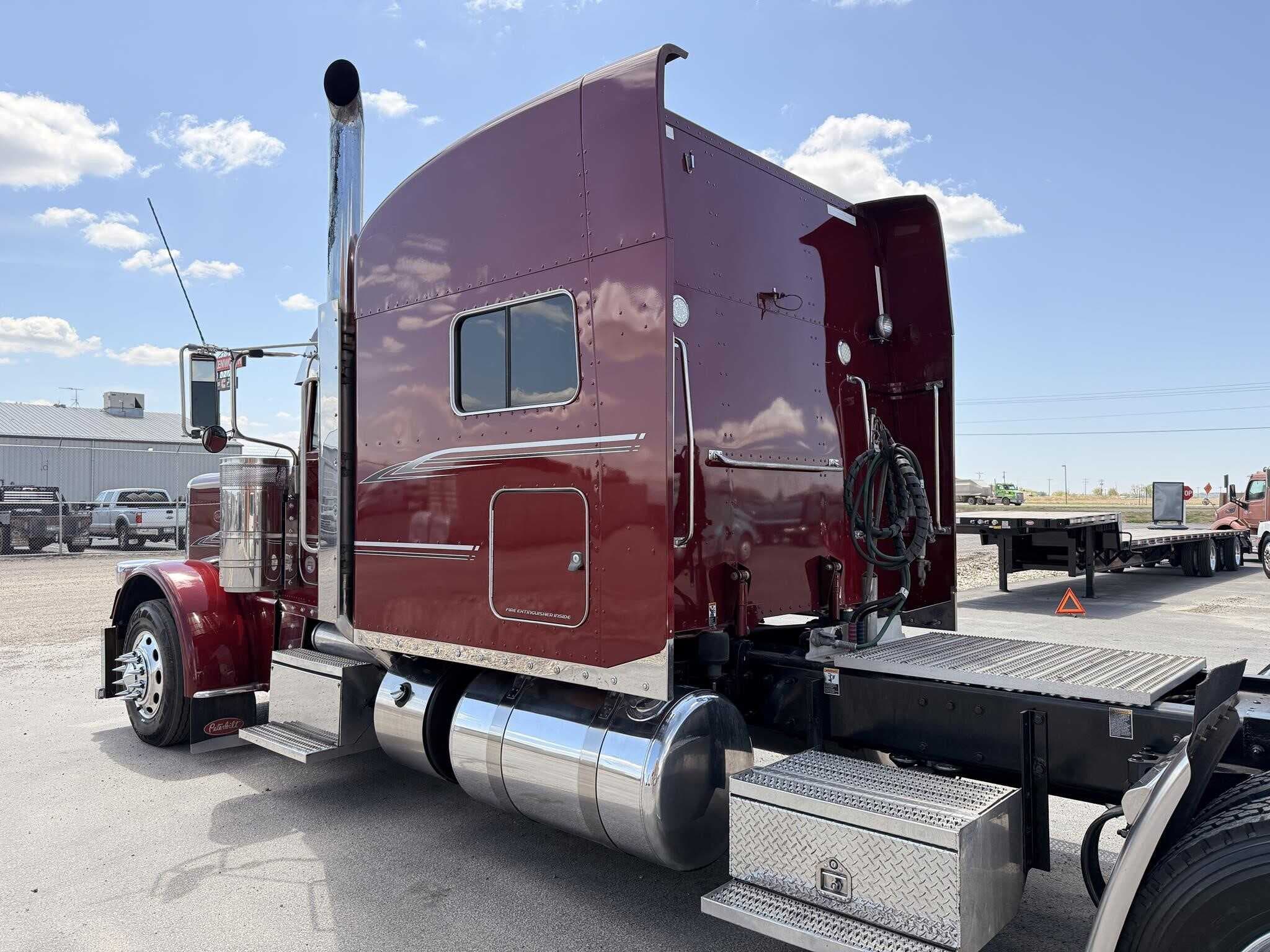 Used 2020 PETERBILT 389 Conventional - Sleeper Truck in Heyburn, ID image 35