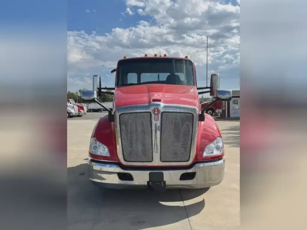 2022 Kenworth T680 image 4
