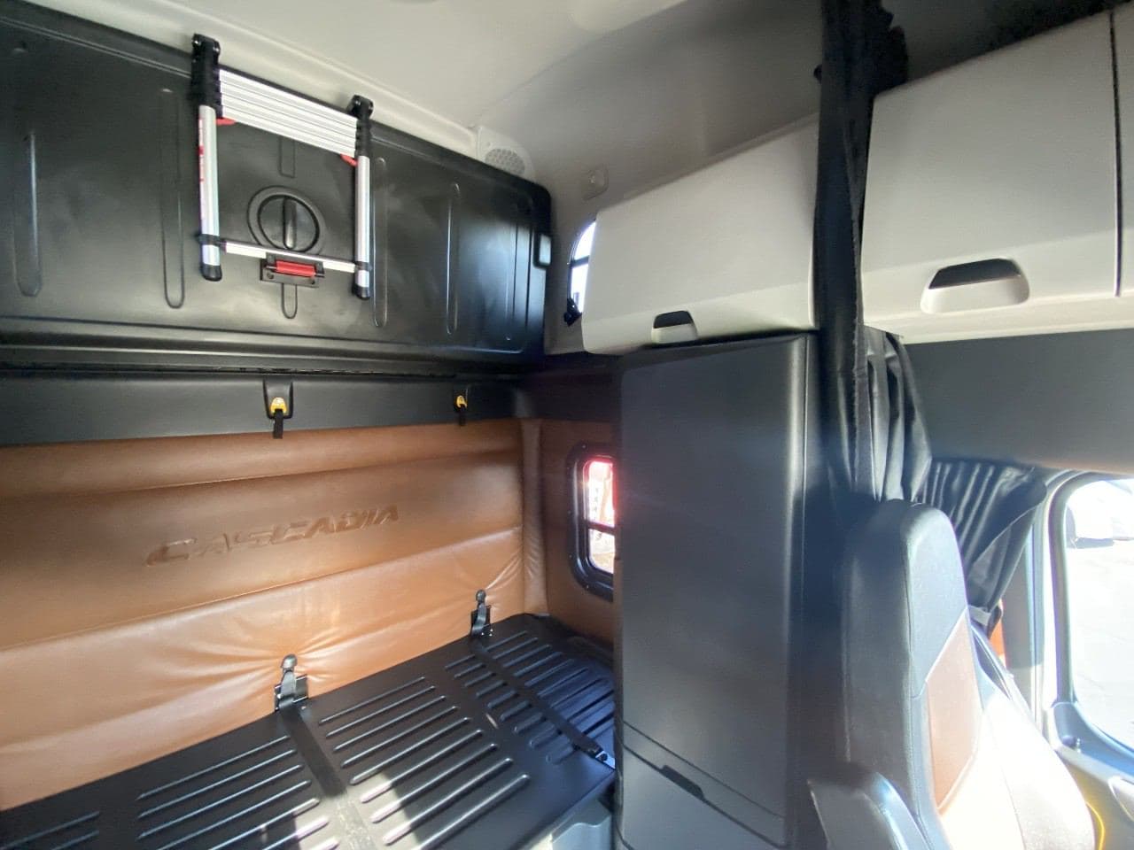 2021 Freightliner Cascadia image 15