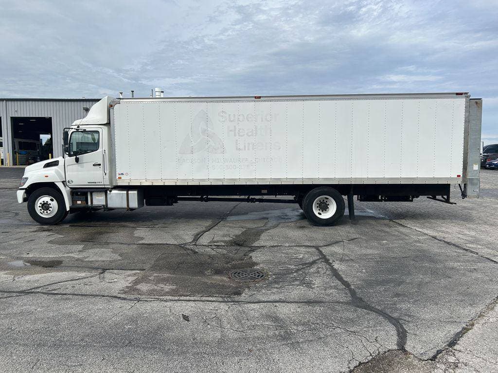 2020 Hino 338 image 2