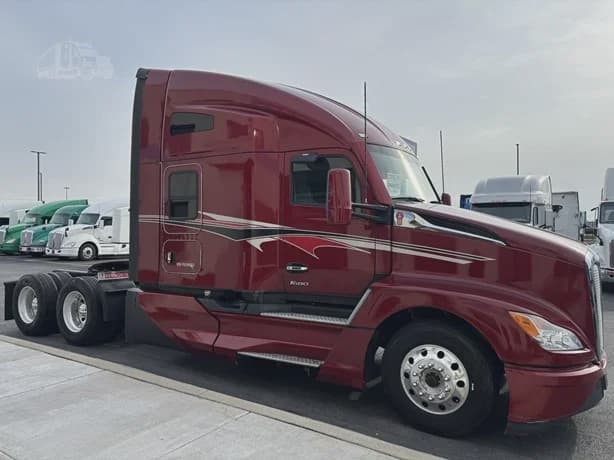2023 Kenworth T680 image 2