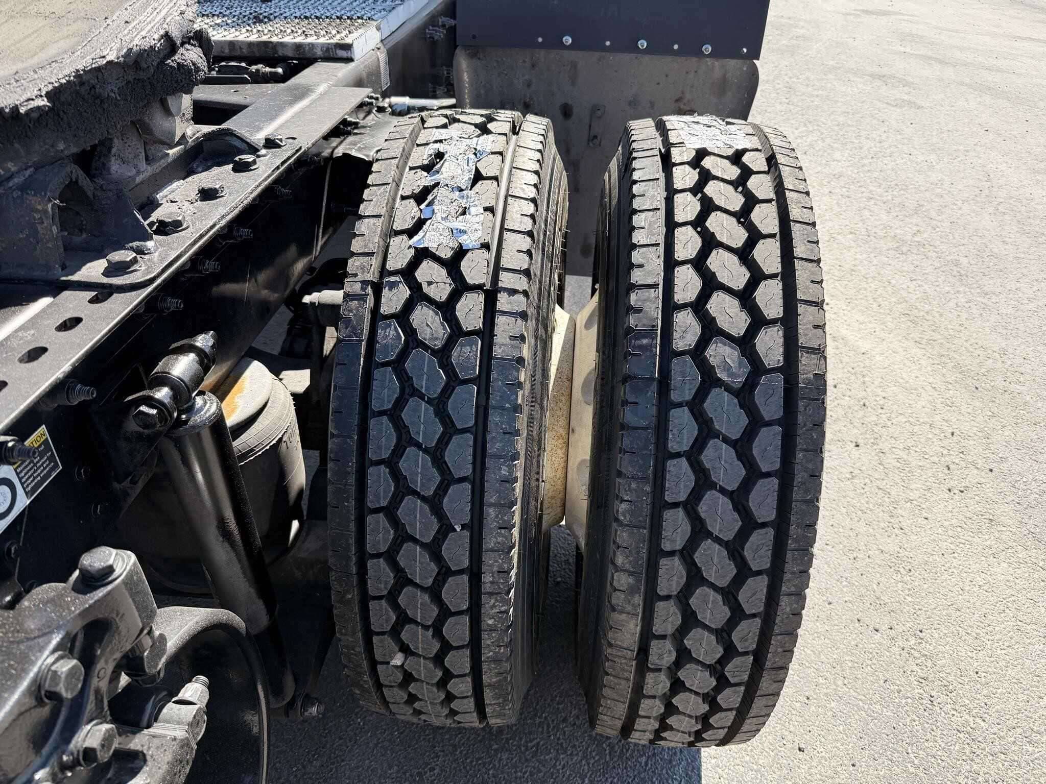 2016 Peterbilt 579 image 3