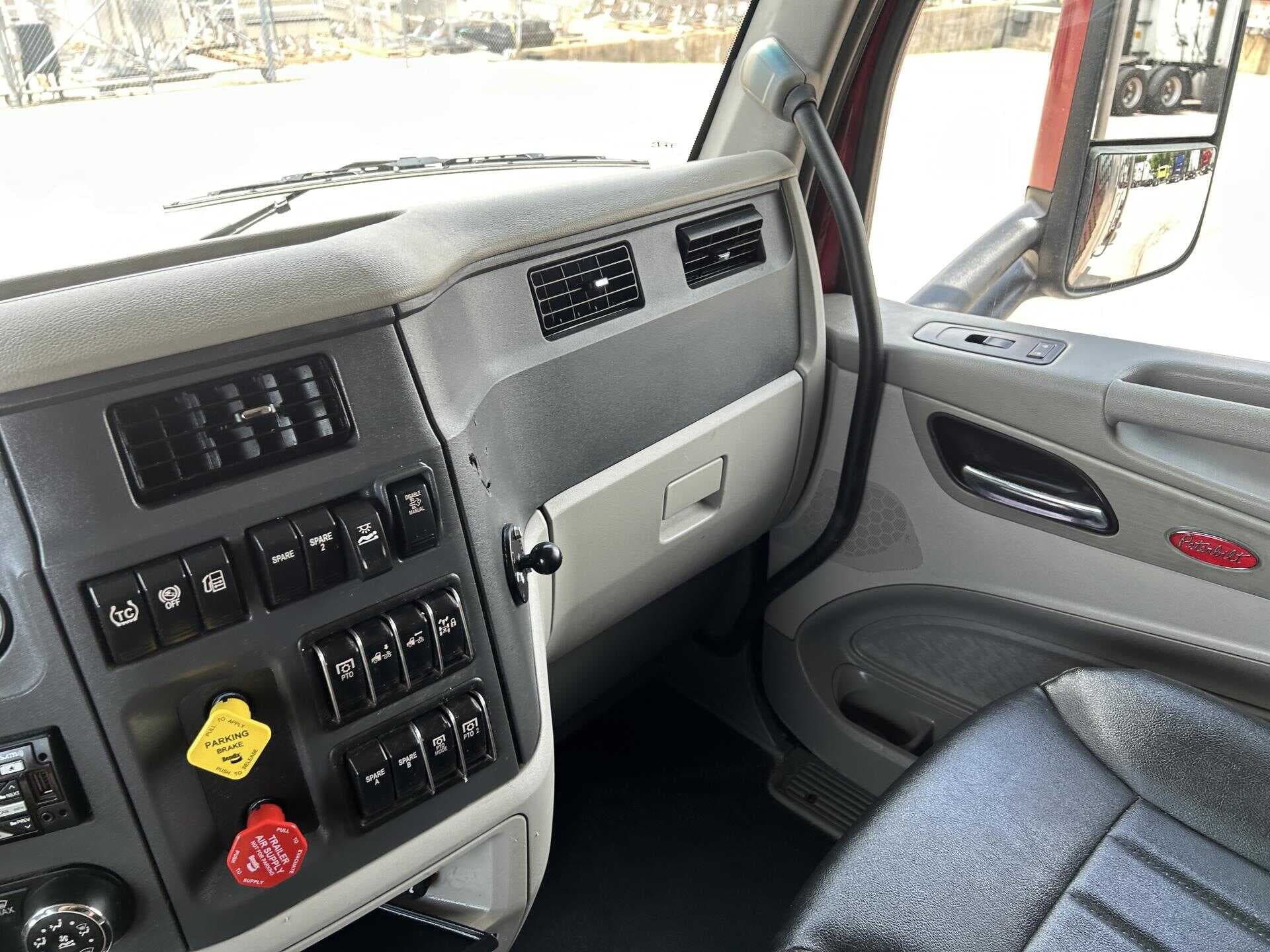 Used 2020 PETERBILT 579 Conventional - Sleeper Truck in Houston, TX image 33