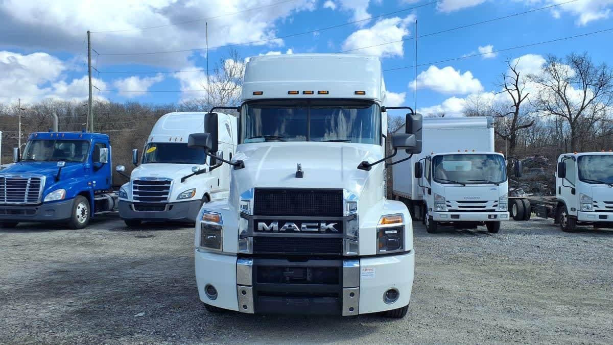2020 Mack Anthem 64T Sleeper Semi Truck - 62" Mid Roof Sleeper, 445HP, 12 Speed Automatic image 2
