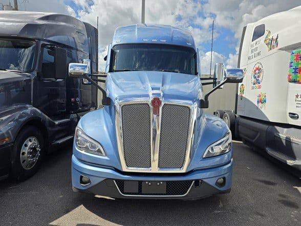 2023 Kenworth T680 image 1