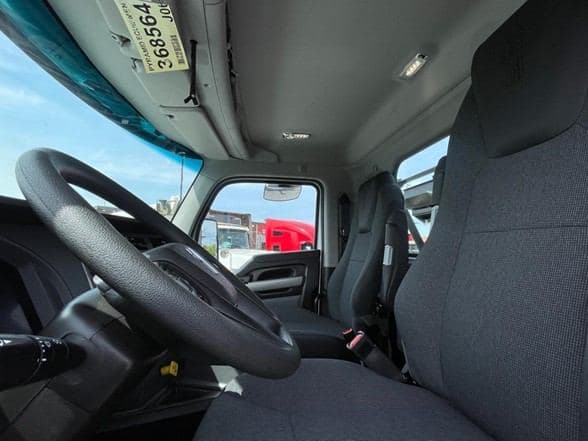 2025 Kenworth T880 image 17