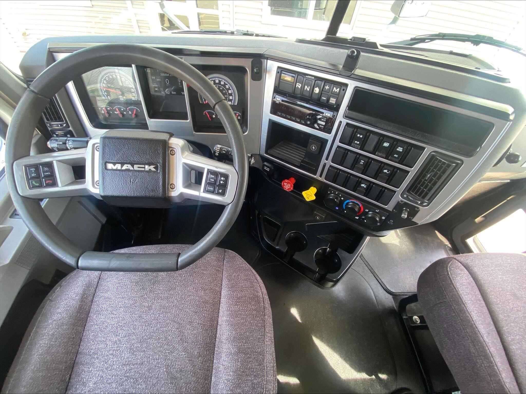 Used 2021 MACK ANTHEM Conventional - Day Cab in Oklahoma City, OK image 13