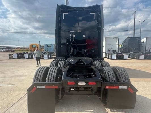 2022 Peterbilt 579 image 12