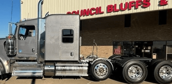 2020 Kenworth W9 Series image 4