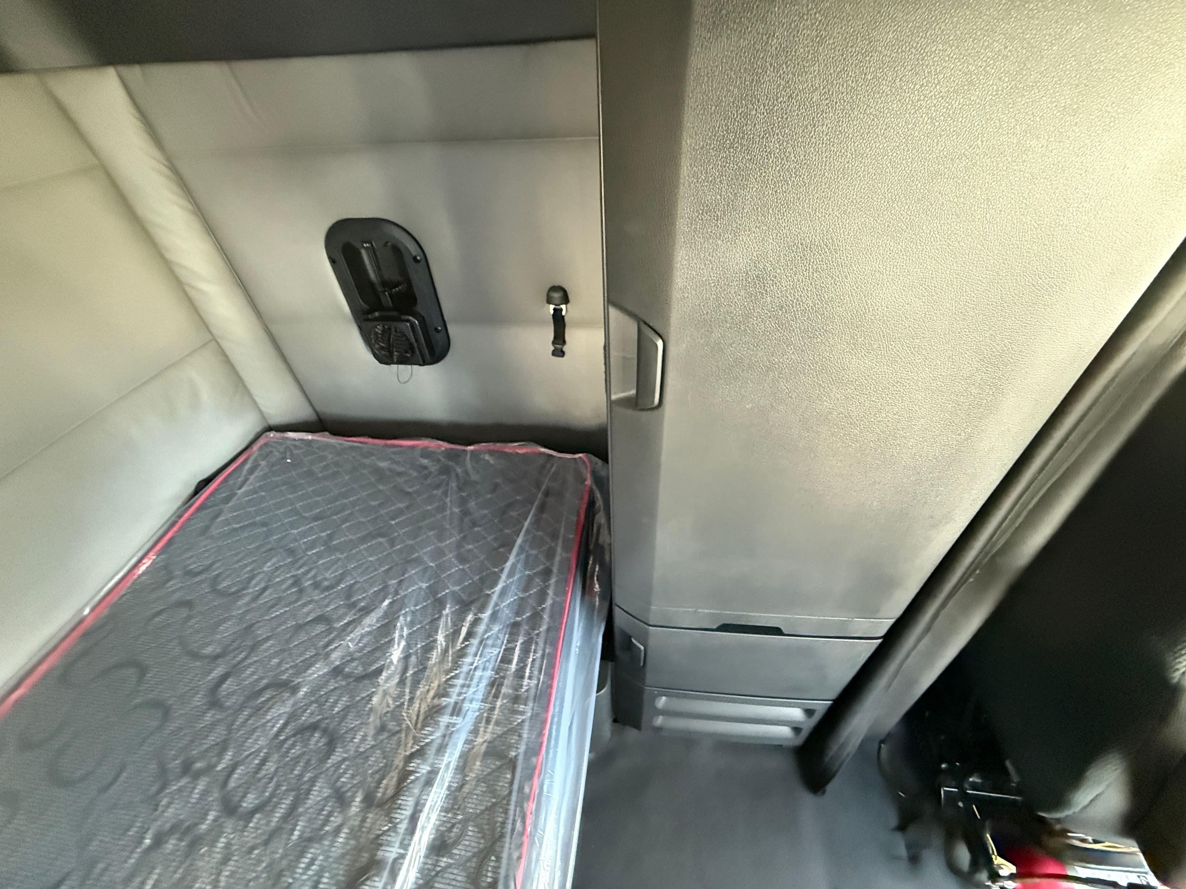 2020 Freightliner Cascadia 126 image 20