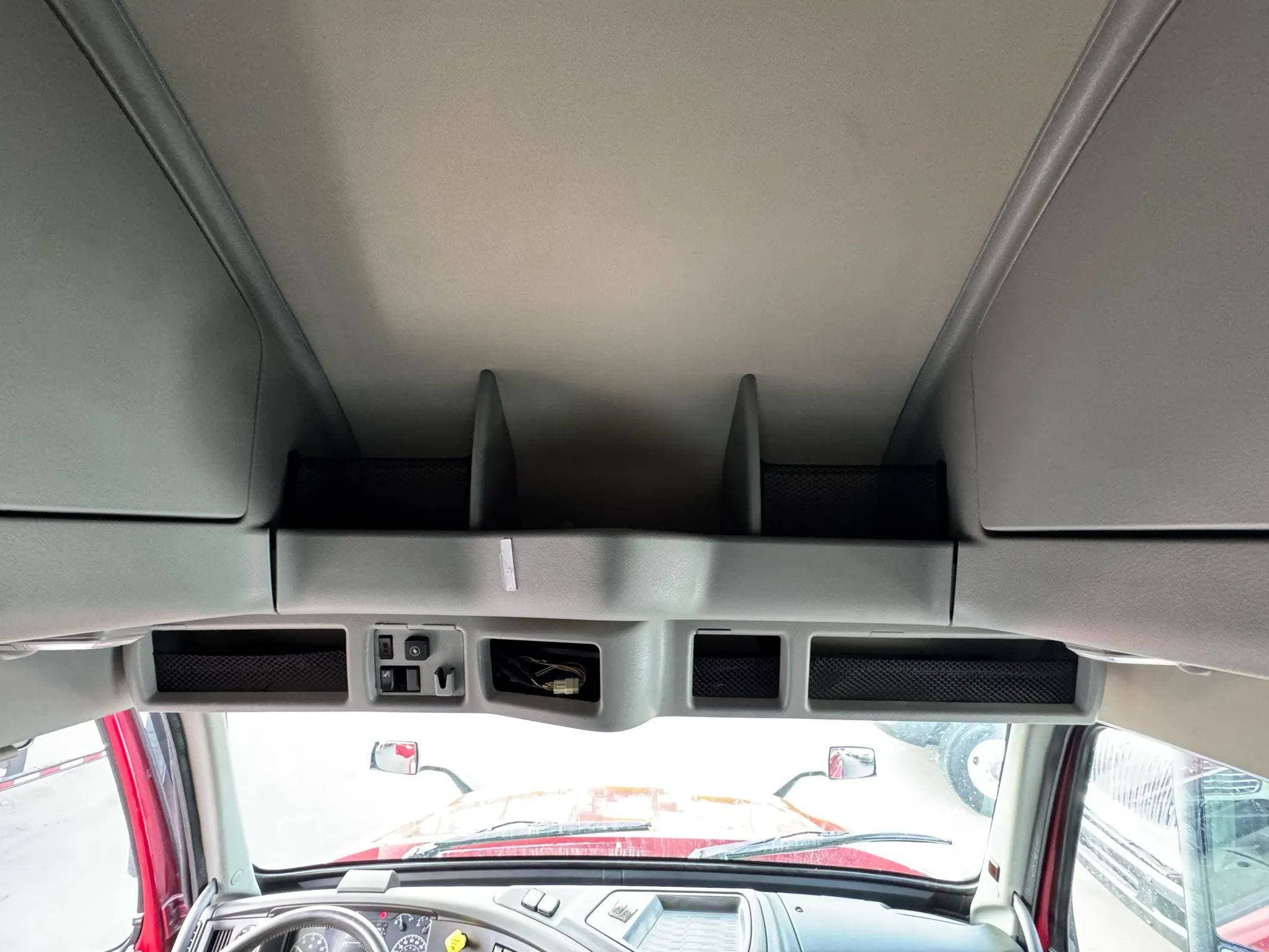 2021 Volvo VNL image 42