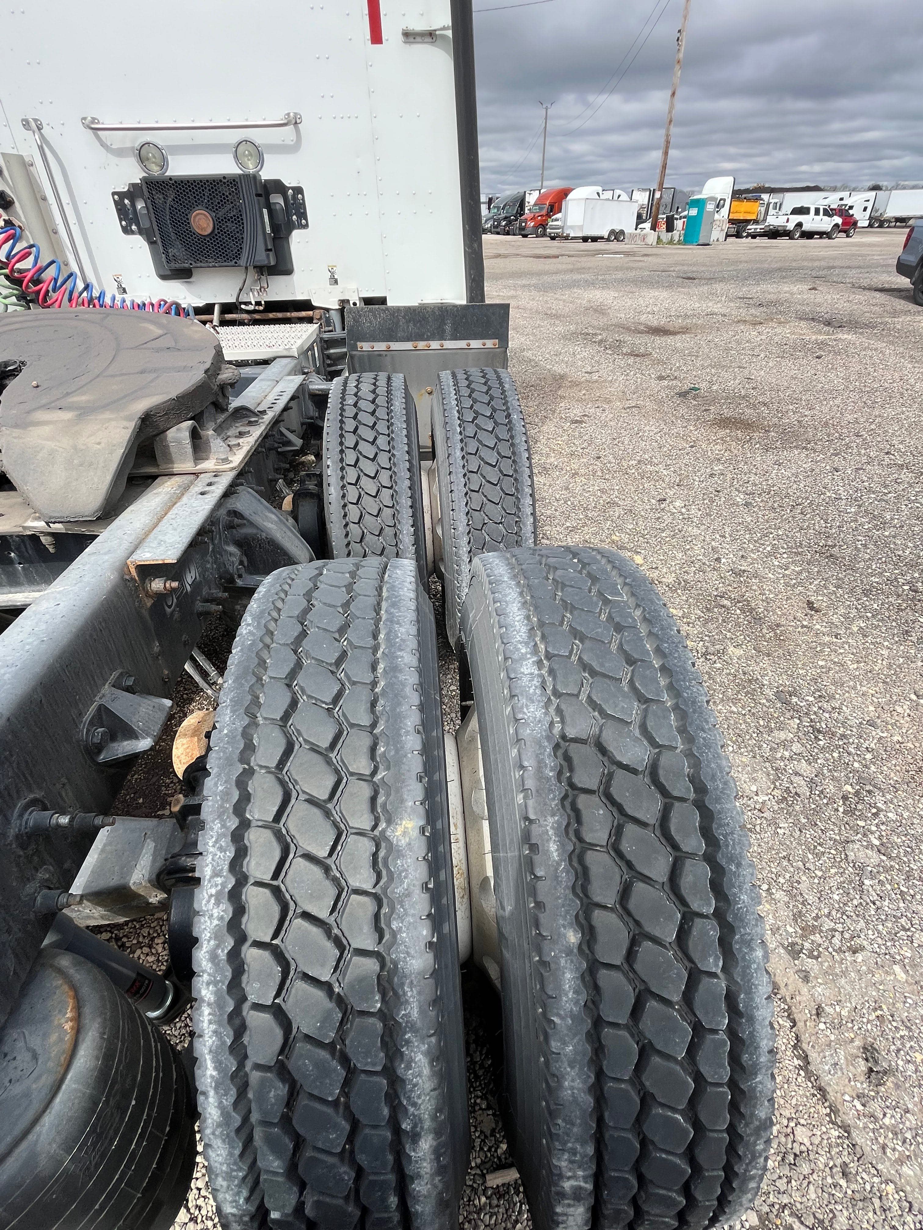 2016 Peterbilt 579 image 5