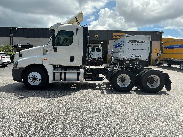 2018 Freightliner Cascadia image 11