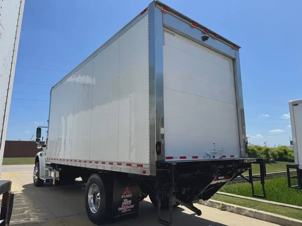 2022 Freightliner M2 image 3