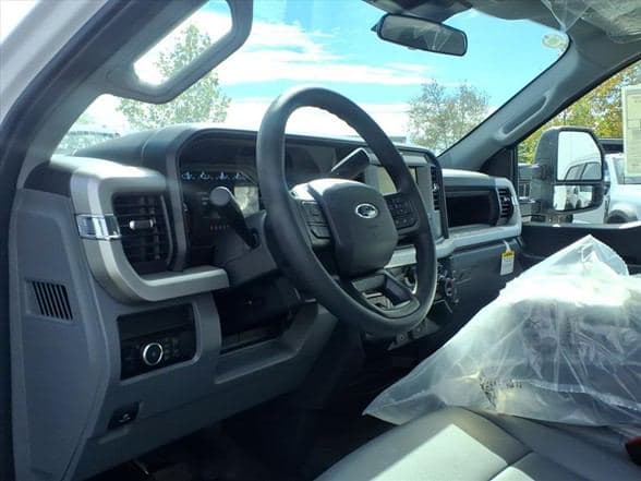 2025 Ford F550 image 10