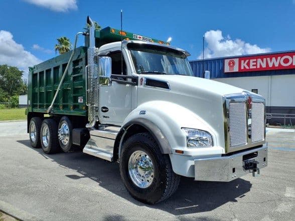 2025 Kenworth T880 image 1
