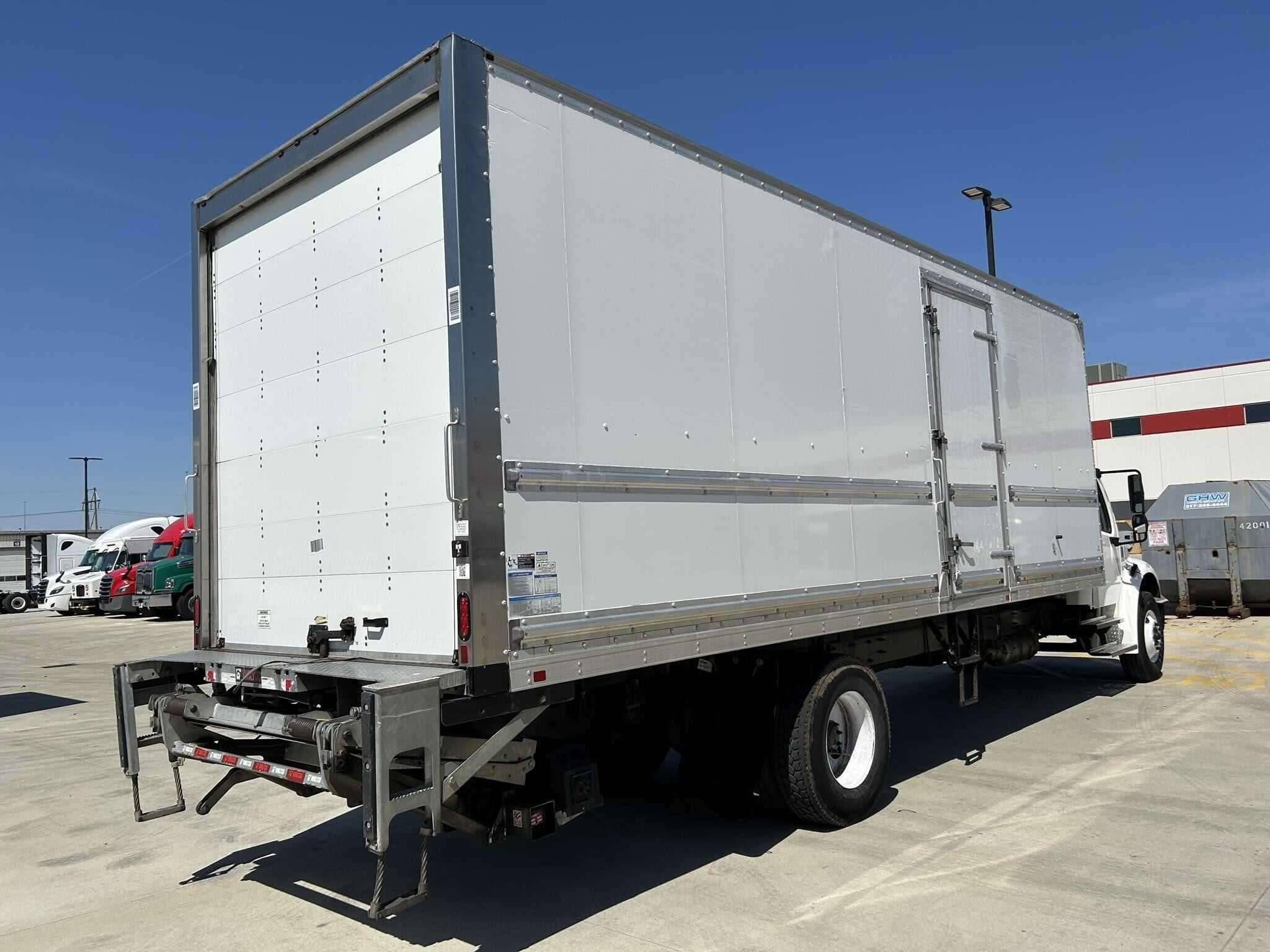 2022 Freightliner M2 image 1